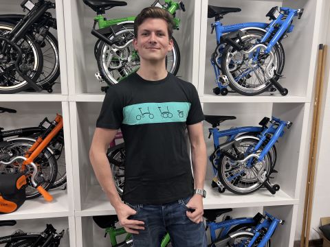 Brompton Tee T-Shirt Logo Collection Schwarz mit Türkisem Logo Streifen